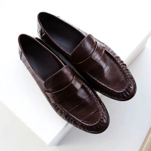 Fashionable Designer Genuine Leather Womens Loafers Large Size New Exquisite Slip-On Flats Comfortable Commuting Leather Shoes