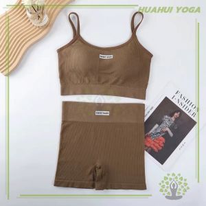 พร้อมส่ง เสื้อบราโยคะ ชุดโยคะ สปอร์ตบรา กางเกงขาสั้น ใหม่และคุณภาพสูง มีฟองน้ำถอดออกได้ ผ้ายืดหยุ่น 5สี