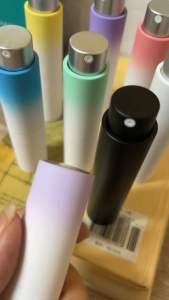 ขวดแบ่งน้ำหอมพกพาแบบหมุนเปิด 10 ml": "Nail Polish Remover Bottle 10 ml",