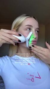 บำบัดด้วยแสงสีแดงสำหรับใบหน้าและคอ เครื่องนวดหน้าและคอ เครื่องมือดูแลผิว 7 สีสำหรับริ้วรอย คางสองชั้น (สีขาว)