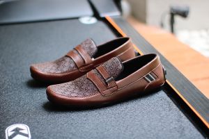 Sepatu Kasual Pria Murah & Formal: Panduan Lengkap