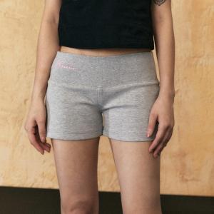 Korean Dress🎉กางเกงขาสั้นหญิง🖤กางเกงเอวสูงปรี๊ดขาสั้น กางเกงขาสั้นใส่สบาย กางเกงขาสั้นสไตล์สาวฮอตชาวอเมริกัน เก๋ไก๋และเพรียวบาง