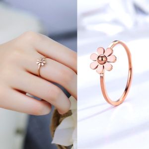 Nhẫn titan nữ không đen gỉ mặt bông hoa 7 cánh cá tính