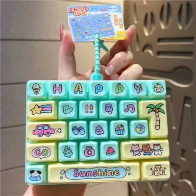 DAWEIF HOUSE keyboard keychain fidget ของเล่นเเก้เครียด ดีไซน์น่ารัก ของเล่นปุ่มคลายเครียด 26 คีย์ สไตล์สร้างสรรค์ พวงกุญแจรูปคีย์บอร์ด พวงกุญแจขนาดเล็ก ของขวัญเล็กๆ จี้รูปคีย์บอร์ดขนาดเล็ก เด็กใช้