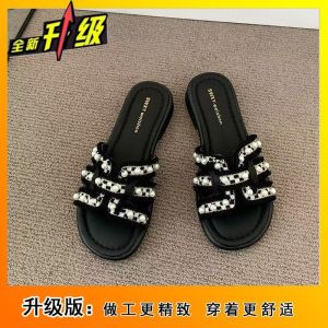 [Free Shipping] Lightweight And Versatile Pearl-Embellished Slip-On Sandals A New Summer Style Flat-Soled Beach Sandals For Women