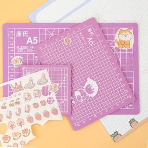 ROBERTA มินิมินิ พีวีซีพีวีซี เสื่อเขียน งานฝีมือดีไอวาย เครื่องมือซ่อมแซมเครื่องมือ เก้าอี้ทำงานได้ แผ่นรองตัดตะแกรง A6 กระดานสลักลาย เสื่อเย็บปะติดปะต่อกัน แผ่นตัดกระดาษ