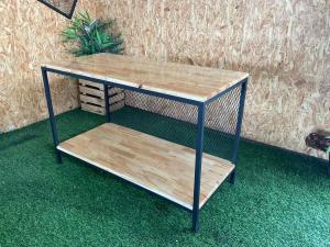 IRONSERVICE : โต๊ะทำงาน & วางของ พื้นไม้ 2 ชั้น ปิดหลังตะแกรง : " เฟอร์นิเจอร์ โครงเหล็กกันสนิม ตกแต่งภายในและภายนอก มีประกัน " (จัดส่งรวดเร็ว)