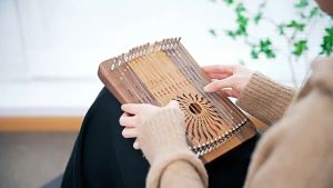 Hluru Lyre Harp 17/31 Note Finger Playing Strings Thumb Piano Veneer Small Harp Professional Leyaqin InstrumentFast shipping