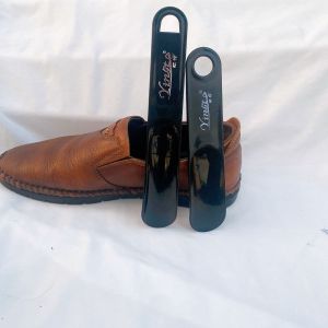 Dụng cụ mang giày Đón gót giày 10cm bằng thép cap cấp bảo hành 100 năm không gỉ sét vừa làm móc khoá vừa dùng cho việc đi giầy