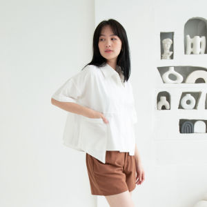 QUEENTIN Kemeja Wanita Asimetris 0662 Katun Poplin Polos Lengan Pendek