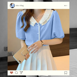 LHMonday สินค้าใหม่ พร้อมส่ง เสื้อแขนสั้น แบบกระดุมหน้า สีพื้นเรียบๆ ตัดขอบ แต่งคอปกพริ้วๆ น่ารัก ใส่เที่ยวได้ ใส่ทำงานก็จึ้งงง เนื้อผ้าเบาใส่สบาย สาวๆสไตล์ไหน ก็แมทช์ง่ายหมดน๊าาา