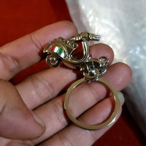 Gantungan Kunci Motor Mobil Model Vespa Bahan Besi Crome Bagus Kuat