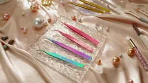 Ho 2 Pieces Straight and Curved Tip Tweezers Eyelash Extension Tweezers Stainless Steel False Lash Application Tools (Pink)