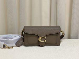 Womens cowhide flip-top handbag retro golden C-shaped clasp shoulder crossbody bag equipped with two detachable shoulder straps suitable for single-handed carrying and wearing under the arm