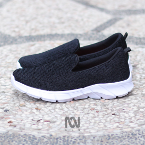 Sepatu Slip-On Bahan Serat Ringan dan Nyaman Warna Hitam Ukuran 36-43