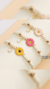 Elegant Daisy Bracelet Symbolizing Love and Luck Adjustable Chain Bracelet Friendship Bracelet for Women and Girls