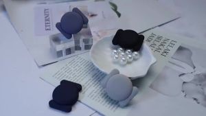 Giá Đỡ AirTag Từ Tính Bằng Silicone Nam Châm Mạnh Kèm Miếng Dán Siêu Dính Ốp Ẩn Chống Thất Lạc Cho Ô Tô Xe Đạp Và Bề Mặt Kim Loại