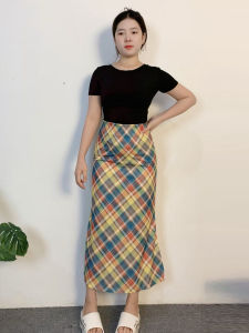 ชุดเซ็ตแฟชั่นสองชิ้น เสื้อรัดรูป + กระโปรงสั้น สไตล์หวานและหรูหรา