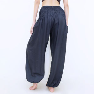 LANNAPHAFAITHAI กางเกงขายาวผู้หญิง เอวยางยึดสม็อค ผ้าเรยอน เนื้อนุ่มลื่น ปลายขายางยึด Halem Freesize ขนาดเอว 28-36 นิ้ว สีดำ  สีเขียว