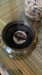 Trầm rục xông miếng hàng Việt Nam mùi thơm và độ lưu hương tốt rất tốt cho sức khoẻ