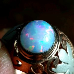 Batu Cincin Perak 925 Kalimaya Milky Asli Banten Jarong Super\\n\\n Apa Itu Batu Cincin Perak 925 Kalimaya Milky Asli Banten Jarong Super?\\n\\nBatu cincin perak 925 Kalimaya Milky Asli Banten Jarong Super adalah jenis perhiasan cincin yang dirancang secara unik dengan batu Kalimaya Milky yang asli dari Banten. Batu Kalimaya Milky dikenal memiliki warna putih susu yang indah dan menawan, membuatnya menjadi pilihan yang sempurna untuk perhiasan cincin. Batu tersebut dipadukan dengan perak 925 yang berkualitas tinggi, memberikan kesan elegan dan mewah pada cincin tersebut.\\n\\n Karakteristik Batu Cincin Perak 925 Kalimaya Milky Asli Banten Jarong Super\\n\\nBerikut adalah beberapa karakteristik utama dari batu cincin perak 925 Kalimaya Milky Asli Banten Jarong Super:\\n\\n- **Batu Kalimaya Milky Asli:** Batu Kalimaya Milky merupakan batu mulia yang ditemukan di Indonesia, khususnya di Banten. Batu ini memiliki warna putih susu yang indah dan menawan.\\n- **Perak 925:** Perak 925 adalah perak yang memiliki kualitas tinggi, dengan kadar perak sebesar 92,5% dan sisanya merupakan campuran logam lainnya. Perak 925 memiliki keawetan dan keindahan yang lebih baik dibandingkan perak biasa.\\n- **Jarong Super:** Jarong Super adalah teknik pembuatan cincin yang menggabungkan batu Kalimaya Milky dengan perak 925 secara sempurna, memberikan kesan elegan dan mewah pada cincin tersebut.\\n\\n Keunikan Batu Cincin Perak 925 Kalimaya Milky Asli Banten Jarong Super\\n\\nBatu cincin perak 925 Kalimaya Milky Asli Banten Jarong Super memiliki beberapa keunikan yang membuatnya menjadi pilihan yang sempurna untuk perhiasan cincin:\\n\\n- **Desain Unik:** Desain unik dari batu cincin perak 925 Kalimaya Milky Asli Banten Jarong Super membuatnya menjadi pilihan yang sempurna untuk perhiasan cincin. Desain unik tersebut membuat cincin tersebut menjadi perhiasan yang tidak hanya indah, tetapi juga menunjukkan kepribadian pemiliknya.\\n- **Kualitas Terbaik:** Batu cincin perak 925 Kalimaya Milky Asli Banten Jarong Super dibuat dengan kualitas terbaik, menggunakan batu Kalimaya Milky asli dan perak 925 berkualitas tinggi. Hal ini menjadikan cincin tersebut sebagai perhiasan yang tahan lama dan awet.\\n\\n Bagaimana Memilih Batu Cincin Perak 925 Kalimaya Milky Asli Banten Jarong Super yang Berkualitas?\\n\\nBerikut adalah beberapa tips untuk memilih batu cincin perak 925 Kalimaya Milky Asli Banten Jarong Super yang berkualitas:\\n\\n- **Periksa Kualitas Batu:** Pastikan batu Kalimaya Milky yang digunakan pada cincin tersebut adalah asli dan berkualitas tinggi. Batu Kalimaya Milky asli memiliki warna putih susu yang indah dan menawan, serta tidak memiliki cacat atau goresan pada permukaannya.\\n- **Periksa Kualitas Perak:** Pastikan perak 925 yang digunakan pada cincin tersebut adalah berkualitas tinggi. Perak 925 berkualitas tinggi memiliki keawetan dan keindahan yang lebih baik dibandingkan perak biasa.\\n- **Periksa Desain Cincin:** Pastikan desain cincin tersebut sesuai dengan gaya dan selera Anda. Desain unik dari batu cincin perak 925 Kalimaya Milky Asli Banten Jarong Super membuatnya menjadi pilihan yang sempurna untuk perhiasan cincin.\\n\\n Tips Memilih Batu Cincin Perak 925 Kalimaya Milky Asli Banten Jarong Super\\n\\nBerikut adalah beberapa tips untuk memilih batu cincin perak 925 Kalimaya Milky Asli Banten Jarong Super yang berkualitas:\\n\\n- **Pilih Batu Kalimaya Milky Asli:** Pastikan batu Kalimaya Milky yang digunakan pada cincin tersebut adalah asli dan berkualitas tinggi. Batu Kalimaya Milky asli memiliki warna putih susu yang indah dan menawan, serta tidak memiliki cacat atau goresan pada permukaannya.\\n- **Pilih Perak 925 Berkualitas Tinggi:** Pastikan perak 925 yang digunakan pada cincin tersebut adalah berkualitas tinggi. Perak 925 berkualitas tinggi memiliki keawetan dan keindahan yang lebih baik dibandingkan perak biasa.\\n- **Pilih Desain Cincin yang Sesuai:** Pastikan desain cincin tersebut sesuai dengan gaya dan selera Anda. Desain unik dari batu cincin perak 925 Kalimaya Milky Asli Banten Jarong Super membuatnya menjadi pilihan yang sempurna untuk perhiasan cincin.\\n\\n Cara Memeriksa Kualitas Batu Cincin Perak 925 Kalimaya Milky Asli Banten Jarong Super\\n\\nBerikut adalah beberapa cara untuk memeriksa kualitas batu cincin perak 925 Kalimaya Milky Asli Banten Jarong Super:\\n\\n- **Periksa Kualitas Batu:** Pastikan batu Kalimaya Milky yang digunakan pada cincin tersebut adalah asli dan berkualitas tinggi. Batu Kalimaya Milky asli memiliki warna putih susu yang indah dan menawan, serta tidak memiliki cacat atau goresan pada permukaannya.\\n- **Periksa Kualitas Perak:** Pastikan perak 925 yang digunakan pada cincin tersebut adalah berkualitas tinggi. Perak 925 berkualitas tinggi memiliki keawetan dan keindahan yang lebih baik dibandingkan perak biasa.\\n- **Periksa Desain Cincin:** Pastikan desain cincin tersebut sesuai dengan gaya dan selera Anda. Desain unik dari batu cincin perak 925 Kalimaya Milky Asli Banten Jarong Super membuatnya menjadi pilihan yang sempurna untuk perhiasan cincin.\\n\\n Desain Cincin Perhiasan Batu Cincin Perak 925 Kalimaya Milky Asli Banten Jarong Super\\n\\nDesain cincin perhiasan batu cincin perak 925 Kalimaya Milky Asli Banten Jarong Super dapat disesuaikan dengan gaya dan selera Anda. Berikut adalah beberapa inspirasi desain cincin perhiasan batu cincin perak 925 Kalimaya Milky Asli Banten Jarong Super:\\n\\n- **Desain Minimalis:** Desain minimalis adalah pilihan yang sempurna untuk cincin perhiasan batu cincin perak 925 Kalimaya Milky Asli Banten Jarong Super. Desain minimalis memberikan kesan elegan dan mewah pada cincin tersebut.\\n- **Desain Vintage:** Desain vintage adalah pilihan yang sempurna untuk cincin perhiasan batu cincin perak 925 Kalimaya Milky Asli Banten Jarong Super. Desain vintage memberikan kesan klasik dan mewah pada cincin tersebut.\\n- **Desain Modern:** Desain modern adalah pilihan yang sempurna untuk cincin perhiasan batu cincin perak 925 Kalimaya Milky Asli Banten Jarong Super. Desain modern memberikan kesan elegan dan mewah pada cincin tersebut.\\n\\n Inspirasi Desain Cincin Perhiasan Batu Cincin Perak 925 Kalimaya Milky Asli Banten Jarong Super\\n\\nBerikut adalah beberapa inspirasi desain cincin perhiasan batu cincin perak 925 Kalimaya Milky Asli Banten Jarong Super:\\n\\n- **Desain Minimalis:** Desain minimalis adalah pilihan yang sempurna untuk cincin perhiasan batu cincin perak 925 Kalimaya Milky Asli Banten Jarong Super. Desain minimalis memberikan kesan elegan dan mewah pada cincin tersebut.\\n- **Desain Vintage:** Desain vintage adalah pilihan yang sempurna untuk c