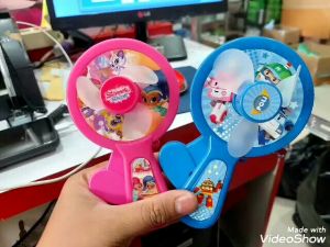 Kipas angin tangan manual karakter-random