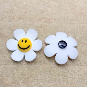 JBWG shoe Charm Daisy Smiley Day - Wiggle ตัวติดรองเท้ามีรู เดซี่ ยิ้มสดใส งานShopคุณภาพดี สีสวยคมชัด