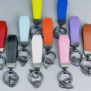 Elegant Leather Keychain Set Fashion Accessory Sturdy Materials Portable Designs Convenient for Trendy Men Women