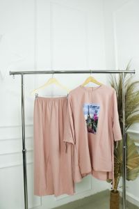 Baju Wanita Terbaru PARIS SET Bahan CRINKLE AIRFLOW APK SABLON SIZE M L XL DAN XXL PB 80 - 82 CM