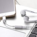Dây cáp chuyển đổi tai nghe cổng giắc 3.5mm sang chân cắm lightning iphone kèm cổng sạc an toàn - Gutek A3. 