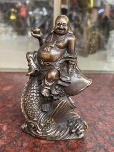 Tượng di lặc ngồi cá chép bằng đồng phong thủy cao 15cm ngang 9cm nặng 0.5kg