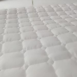 防水防尿床垫1.5床垫子褥子家用睡垫学生宿舍薄垫子防滑床垫铺底Waterproof and urine proof mattress 1.5 mattress mattress home sleeping mat student dormitory thin mattress anti slip mattress bottom mattress