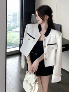 Blazer Putih Model Crop Elegan Style M599
