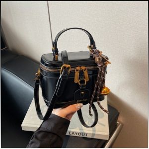 กระเป๋าสตรี การเดินทาง มีหลายสไตล์ กระเป๋าสะพายข้าง คุณภาพสูง ขนาดปานกลาง จี้ ใช้งานได้จริงและสะดวกสบาย