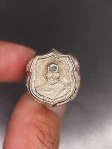 แหวนอาร์ม รุ่นโภคทรัพย์ หลวงพ่อจรัญ ฐิตธมฺโม วัดอัมพวัน จ.สิงห์บุรี ปี 54 (เนื้อเงิน)