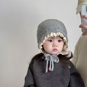 UNIITY Bảo vệ tai Mũ ấm mềm mại cho bé Chống gió Thiết kế buộc dây Mũ bảo vệ tai dày ngoài trời Thanh lịch Viền ren Mũ len ấm hơn Các cô gái