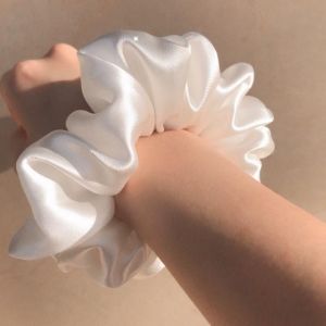 [ GROSIR ] SCRUNCHIE GLOSSY - Ikat Rambut Kilap Kuncir Cepol Hijab Satin Silk Cemol Kunciran Kilap