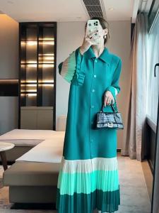 Miyake Pleated French Style Design Color Stitching Turnover Neck Loose Slim Fit Long Dress Temperament 92392 YS23233