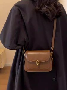 This Years Trendy Bags Simple Retro Niche Texture Bags for Women 2025 New versatile commuter crossbody small square bag