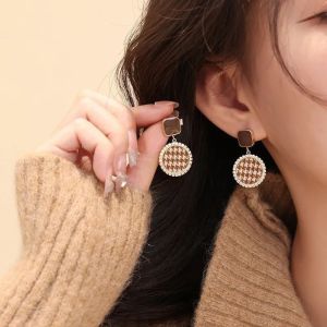 Fashionable Ring Gift 美拉德耳钉秋季咖色千鸟格耳环 新款网红轻奢高级感气质耳饰女