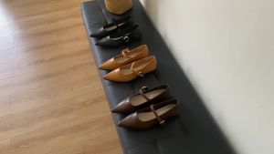 Giày da mũi nhọn Feng Liya cho phụ nữ 2024 Giày Mary Jane Pháp cổ điển kiểu dáng mới gót thấp và gót cao