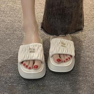 LKfashion สุดปัง รองเท้าเสริมส้นผญ รองเท้าแบบสวมใส่แล้วดีย์มากบอกเลย จากผู้หญิงตัวเล็กๆเสริมส้นให้ดูเป็นผู้หญิงขาเรียวยาวสวยจึ้งไปอีก สีสันไม่ต้องพูดถึงน่ารักหวานๆเหมาะได้ทุกเพศทุกวัย จัดเลยย