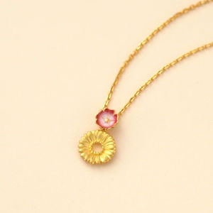 Chow Sang Sang 周生生 V&A The Art of Nature 999.9 24K Pure Gold Daisy with Mother of Pearl Pendant 93268P