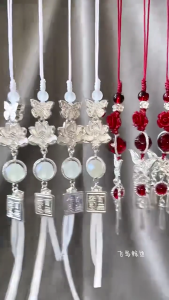 ของตกแต่งโทรศัพท์สุนัขไส้หรอกมีเสน่ห์ที่ทำจากวัสดุเรซินเหมาะสำหรับผู้ที่รักเครื่องประดับตามธีมสัตว์เลี้ยงที่น่ารัก