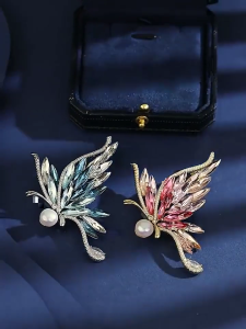 Alloy Butterfly Brooch Fashionable Women Brooch Sparkling Women Clothing Suitable for Enhancing Any Outfits
