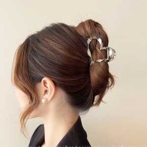 Klip Rambut 爱心金属小号抓夹 Heart Metal Mini Hair Claw 鲨鱼夹高级感半抓发发饰 Small Hair Volume Back Bun Shark Clip