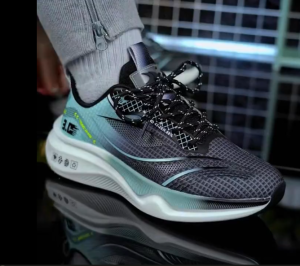 (Free Socks)Mens shoes flying woven shoes new style trendy fashion casual lightweight sports running shoes soft sole fashion mens shoes