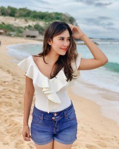 Jglow Skincare - Paket Super Whitening  Radiance Cream Perawatan Wajah Kecantikan Bpom Original / Mencerahkan Kulit Wajah Secara Merata / Menyamarkan Noda Hitam Serta Garis Halus Pada Kulit / Untuk Kulit Normal cenderung kering