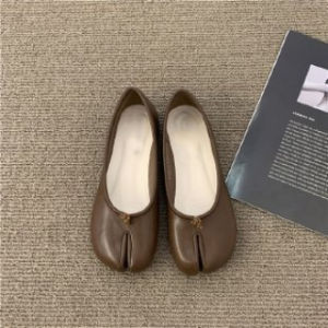 Super Soft Versatile Comfortable Split-Toe Flat Shoes That WonT Tire Your Feet After Standing For A Long Time Retro Plaid Shallow Pig Hoof Shoes Stylish Sheep Hoof Shoes