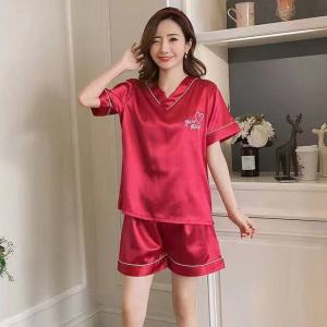 7200 E ชุดนอนผ้าซาติน ชุดนอนสตรี ชุดนอนแนวคอวี แขนสั้นขาสั้น สินค้าพร้อมส่งจ้า